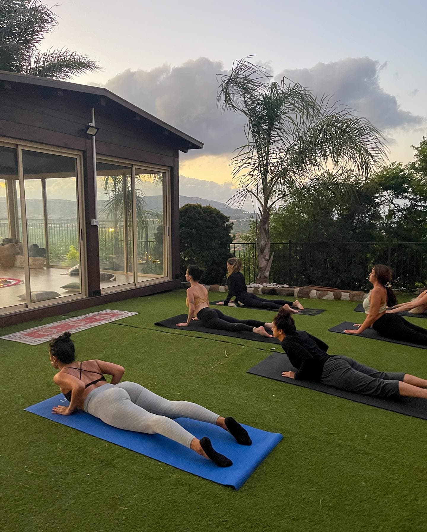 תרגול קבוצתי בשקיעה